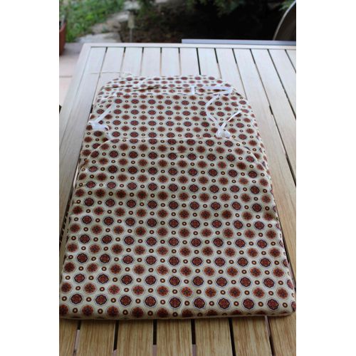 4 Galettes De Chaise Neuves Au Tissu Imprimè Marron Sur Fond Écru (Dos Uni Écru).