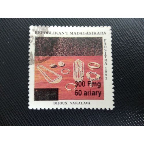 Timbre Madagascar Y T 1681 K Bijoux - Sakalava, Surcharge 1998 (050409 )