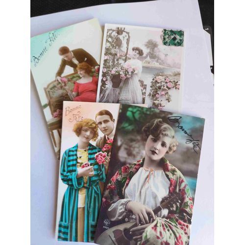 Lot De 4 Cartes Postales Anciennes, 1910 / 1924, Bonne Ou Heureuse Fête, Couples Ou Femmes Seules, Fleurs