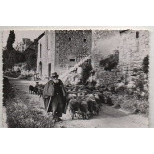 Carte Postale Xx Eme Siecle Noir Et Blanc- Dentelee - Baux De Provence - 13 Bouches Du Rhone - Vieux Berger Des Baux