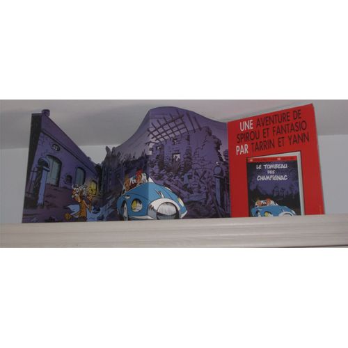 Présentoir En Carton Pour L'Album "Spirou Et Fantasio : Le Tombeau Des Champignac"