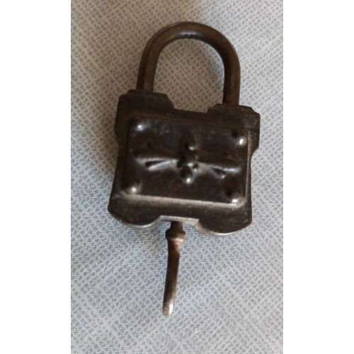 Vieux Cadenas Avec Clé