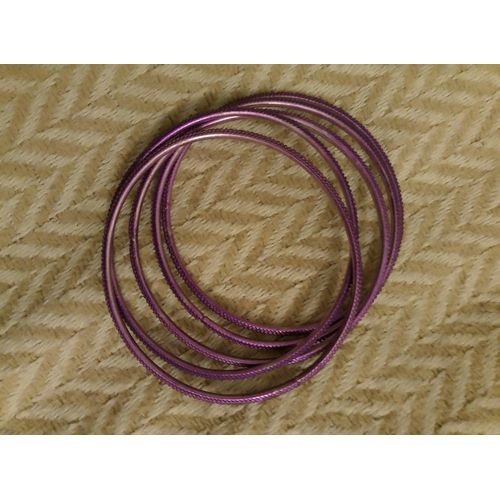 Bracelets En Métal Violets.