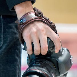 Bracelet d'appareil photo avec boucle à pression, Design ergonomique, étanche, résistant à l'usure, universel, décor de dragonne pour appareil photo-Brun