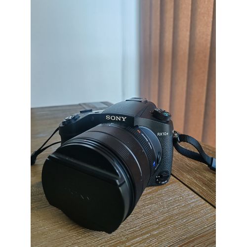 SONY DSC-RX10 Mark IV Bridge 20.1 mpix + Trépied Gloxy GX-TS370 + Tête 3D pour Sony RX10 IV +  Fancier Delta 400A L Sac Noir + Micro ESSENTIELB micro polyvalent MIC 0008008195