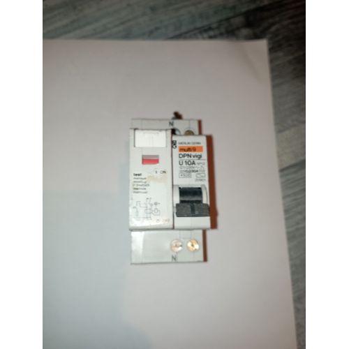 Disjoncteur différentiel DPN C10A 30mA Merlin Gerin 20901