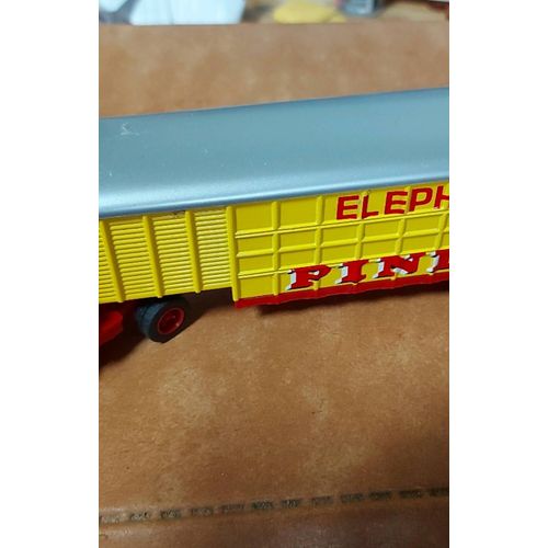 Camion Éléphant Pinder
