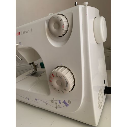 Machine à coudre avec tout accessoire de couture
