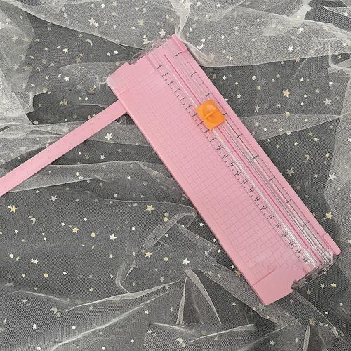 Coupe-Papier Rose : Petit Mini Pliage Avec Échelle Transparente Pour Une Découpe De Scrapbook Sans Bavures