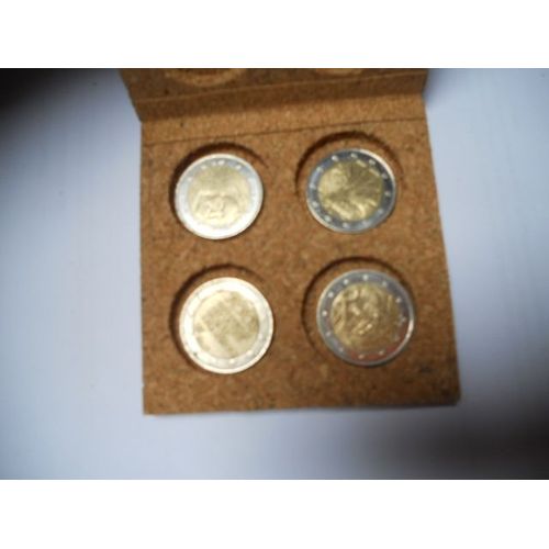 Lot De 4 Pièces De 2 Euro Dans Un Coffret En Liege/Lot N°5