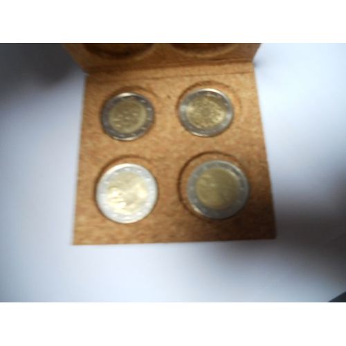 Lot De 4 Pièces De 2 Euro Dans Un Coffret En Liège Lot N°8