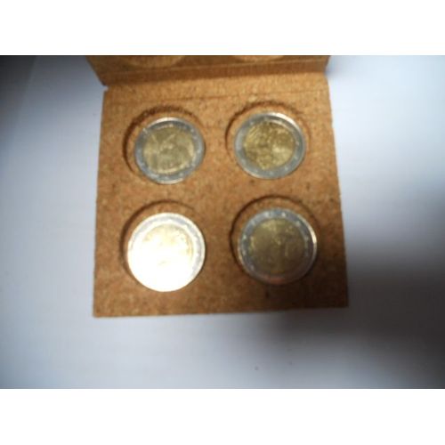 Lot De 4 Pièces De 2 Euro Dans Un Coffret En Liège Lot N°16