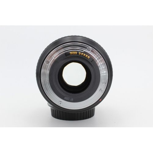 Je vends un objectif Canon EF 28-70mm f/2.8 L USM -  Fonctionne parfaitement Vendu avec son bouchon avant, arrière, son pare-soleil
