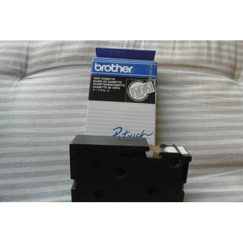 Brother Ruban Cassette 12mmx7.7m Fond Transparent Écriture Doré Pour Titreuse Brother Pen Touch 6/8/8e Brother Tc104