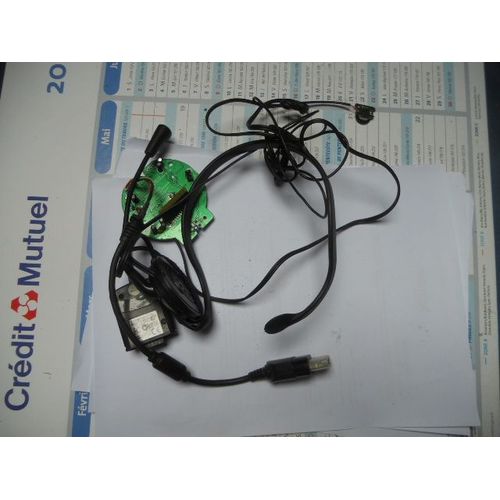 loe de 1 casque rainbox six 3 thrustmaster et une autre piece de jeux a definir N°r0026476 q c passed pour piece