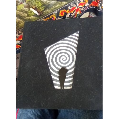 Très Bon Livre Année 2009 L'Art De Tim Burton