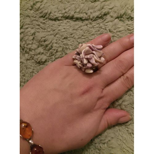 Bague Réglable Violette En Coquillages Des Philippines.