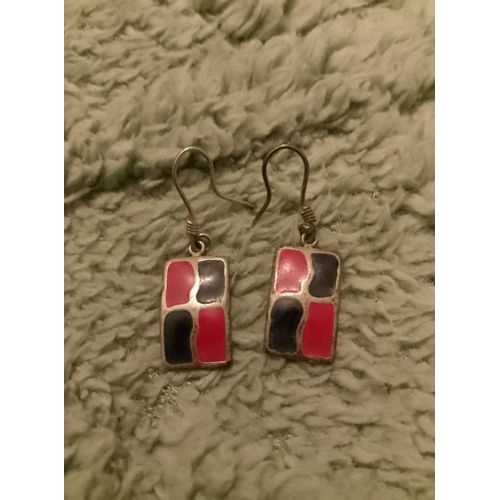 Boucles D'Oreilles Rouges /Noires Sur Métal Argenté.
