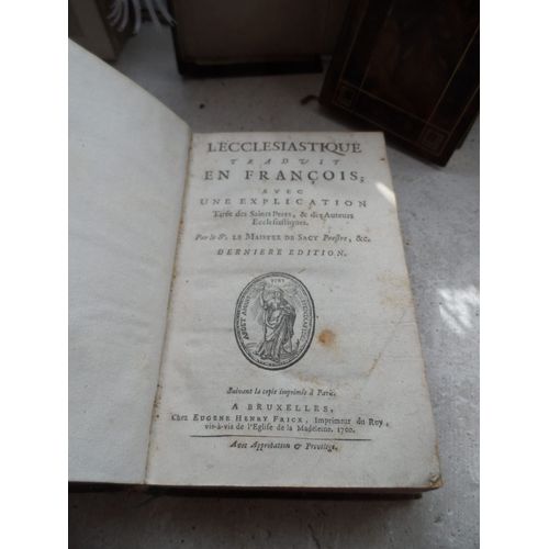 Vidage Maison Charente Maritime. Environ 860 Ouvrages Constitués De Livres Et Collections Toutes Époques Ainsi Que Quelques Revues Très Anciennes. Livraison Possible Gratuite (Axe La Rochelle/Paris).