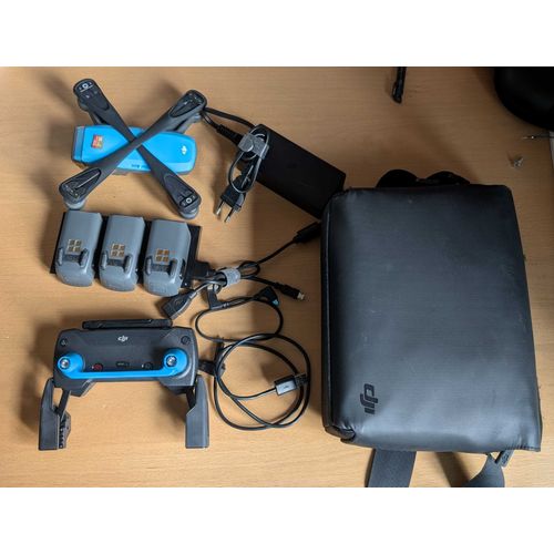 Drone Dji Spark Avec 2 Batteries Additionnelles, Protections Ailes Et Télécommande Et Chargeur-Dji