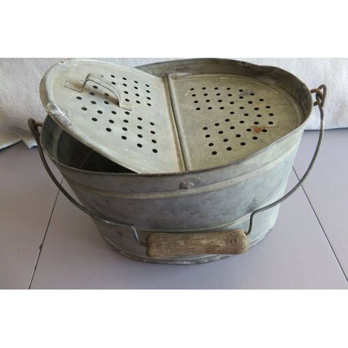 Ancien Seau À Vif Ou Panier De Pêche Tôle Zinc