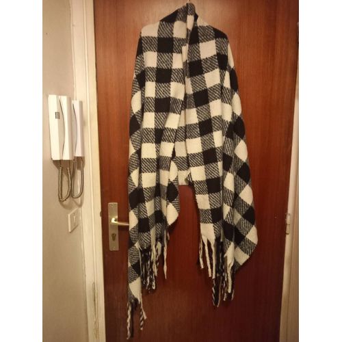Echarpe Châle Imprimée Carreaux Noirs Et Blancs Zara, Taille M, Franges Sur Les Côtés, 100 % Polyester, Largeur 86 Cm, Longueur 200 Cm.