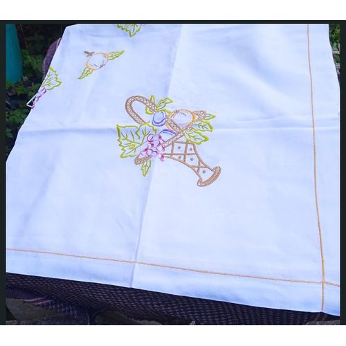 Nappe - Brodé Main - Paniers - 125 X 130 Cm Environ