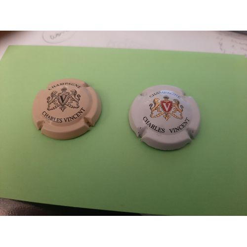 Rare ! Joli Lot De 2 Capsules Du Champagne Charles Vincent Differentes Meme Serie !