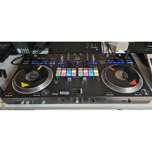 Pioneer DJ REV 7 + Housse de protection
