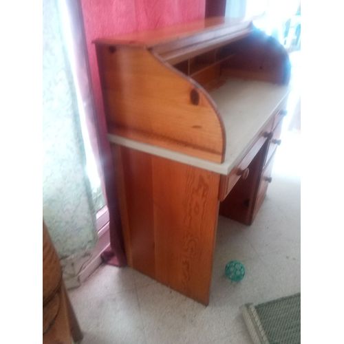 Bureau En Bois Avec Un Fermoir En Accordéon
