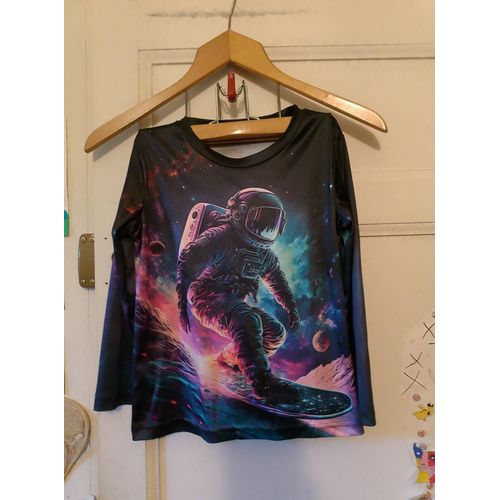 Tee-Shirt Noir Motif Cosmonaute Coloré 5 Ans .