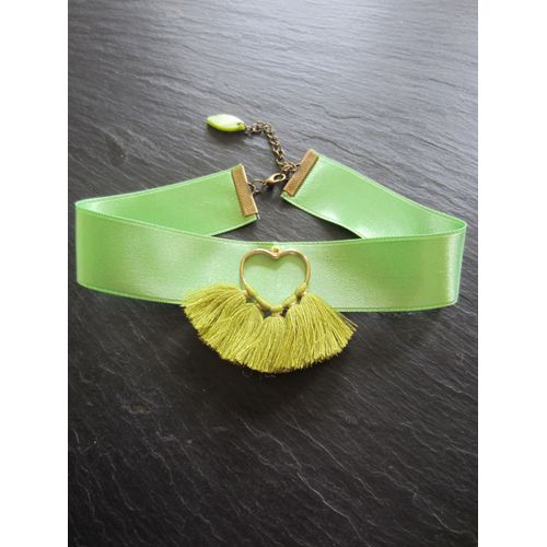 Collier Ras Cou Vert Avec Pompon