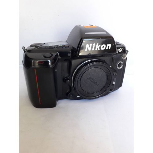 NIKON F90 boitier seul+ piles