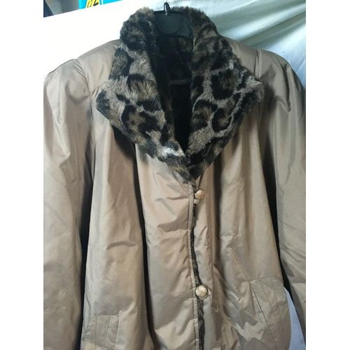 Elegant Manteau Imper Femme Double Motif Panthere - Neuf Et Tres Chic - 42/44