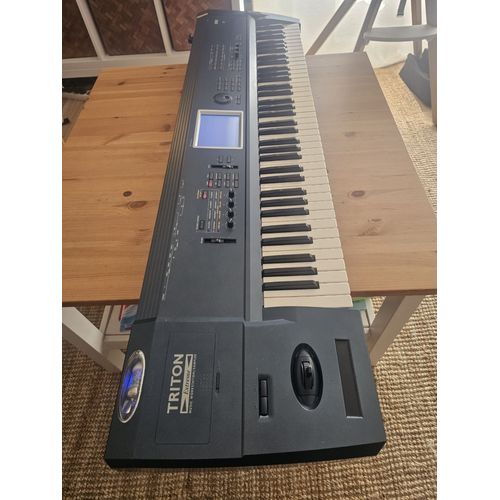 Korg Triton Extrême 76 Touches - Mémoires Maximale - Flight Case Inclus