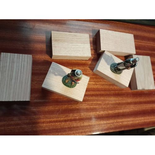 Starlux Autres Lot 4 Socles Bois Pour Figurines Ou Autres ( Vendu Sans Figurine ) Bois Frêne À Teinter