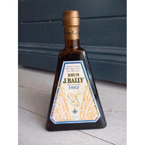 Rhum Bally - Bouteille Pyramidale - Millésime 1982 - Rhum Vieux - 45° - 70cl - Spiritueux