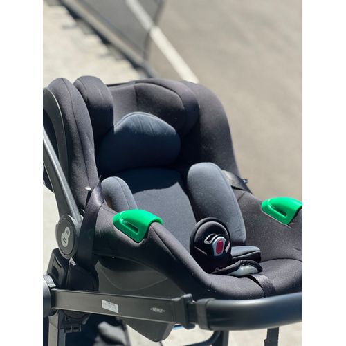 Une Poussette Kinderkraft 3 En 1 En Bon État