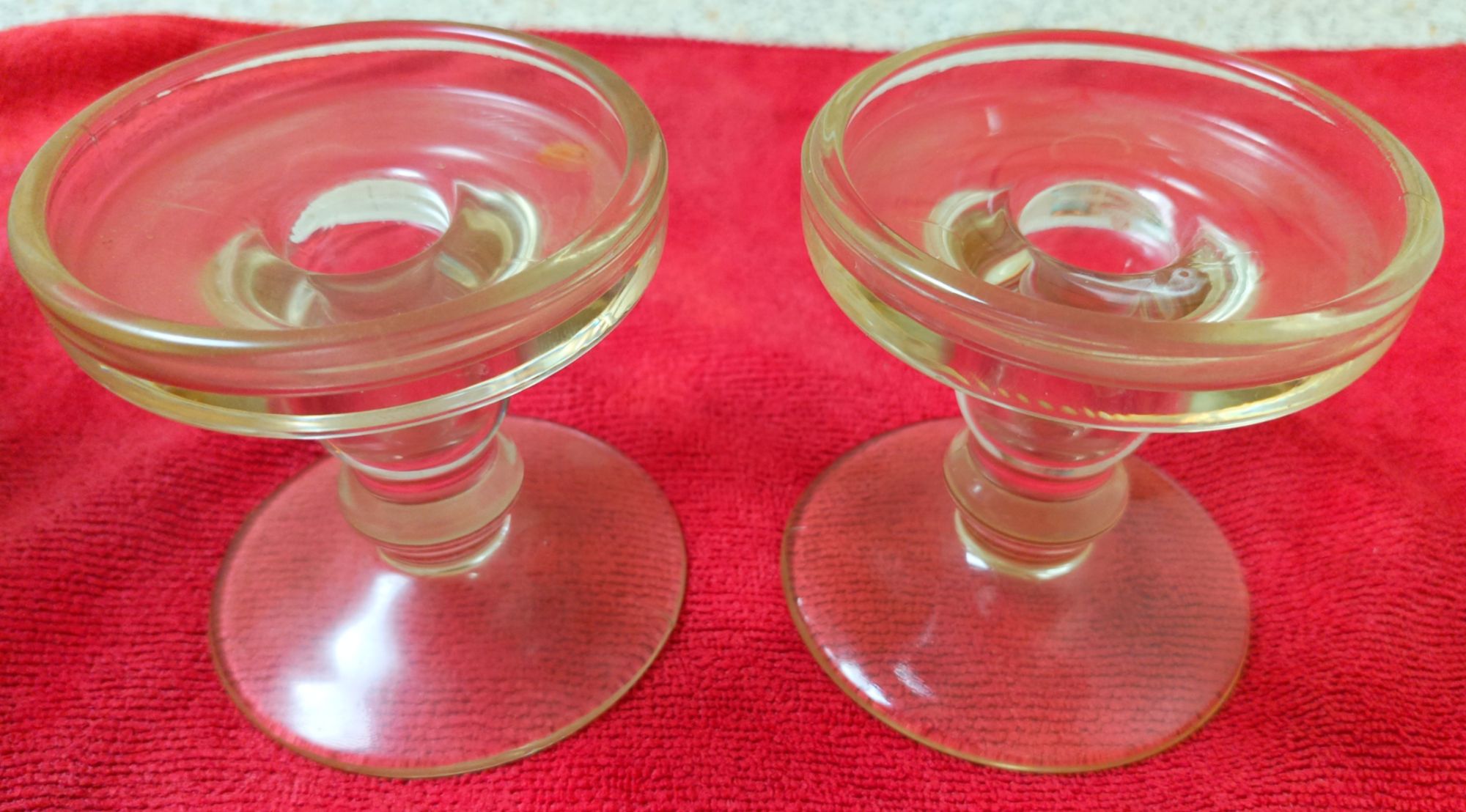 Lot 2 bougeoirs en verre