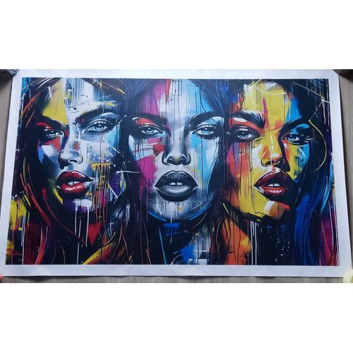 Toile street art 3 visages d'ange A encadré
