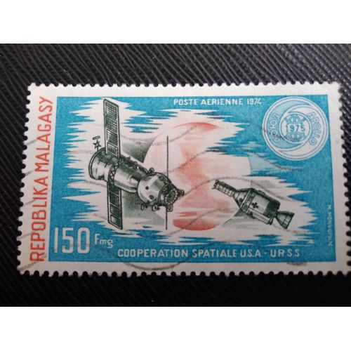 Timbre Madagascar Y T Pa 144 Liaison Dans L'Espace 1974 (030509 )