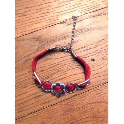 Bracelet En Daim Rouge Et Métal Argenté