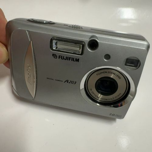 Appareil photo Compact Fujifilm FinePix A203 Argent compact - 2.0 MP - 3x zoom optique - argent métallique