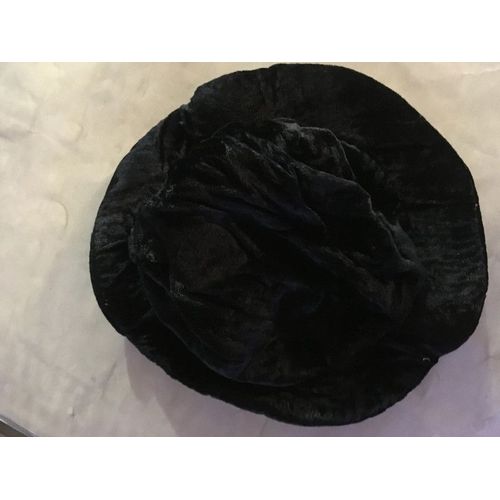 Chapeau En Velours Frappé Noir Adulte
