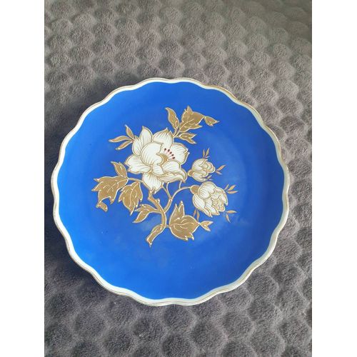 Assiette De Décoration Bleue, Décoration Florale, Dorée À L'Or Fin, Champ De Forge (Schmiedfeld) Deco À La Main. D.20 Cm.