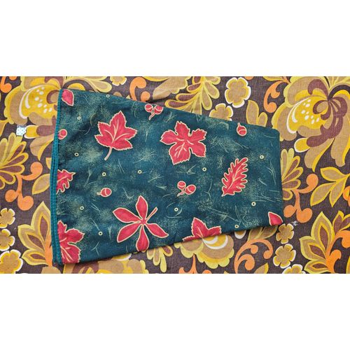 Nappe Ronde Verte Avec Motifs Feuilles Rouges