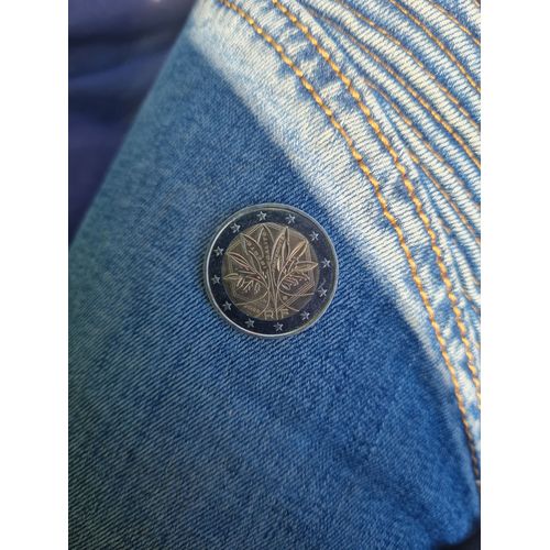 Pièce De Monnaie De 2 Euros En Excellent État