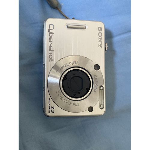 Appareil photo Compact Sony Cyber-shot DSC-W70S ArgentW70S - Appareil photo numérique - compact - 7.2 MP - 3x zoom optique - Carl Zeiss - argent