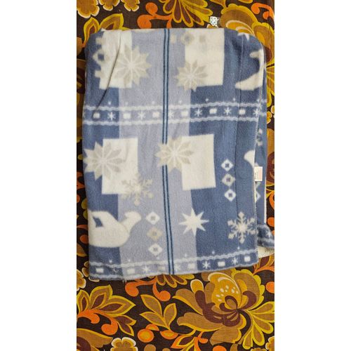 Couverture Polaire Bleue À Motifs Blancs