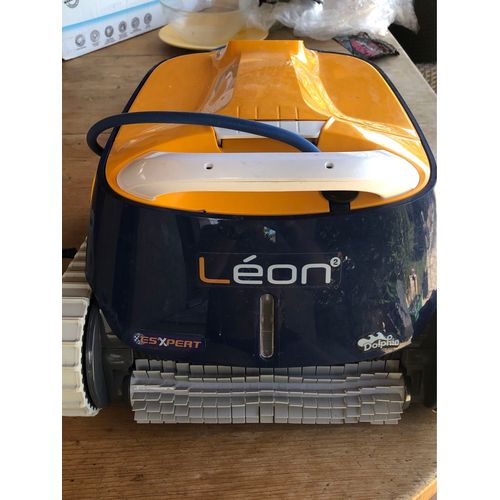 Robot piscine Maytronics Dophin Léon 2